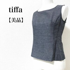 【美品】tiffa 花柄 袖なし 側面ジッパー付き ブラウス レディース Sサイズ トップス タンクトップ ボタニカル柄 