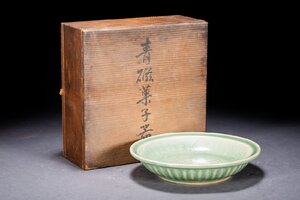 【清】某有名オークション買入 明時代物 中国伝来 龍泉窯 青磁八卦文菓子器 平戸蕃拜領 当時物 共箱 骨董品 古美術