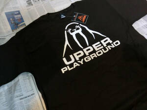 ハフなどもあるアメリカサンフンシスコにある　人気のショップ　ＵＰＰＥＲ　ＰＬＡＹ　ＧＲＯＵＮＤ　のＴシャツ　