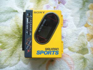 ★WMF032 SONY WM-F75 SPORTS カセットウオークマン[黄]/WALKMAN SPORTS/★ベルト交換済み/No:54995