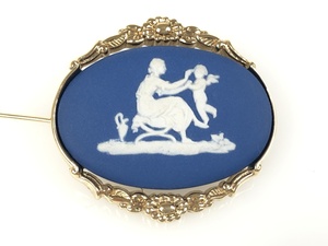 ウェッジウッド　Wedgwood　ブローチ　陶器　ブルー×ゴールドカラー　幅：3.8cm　YAS-2800