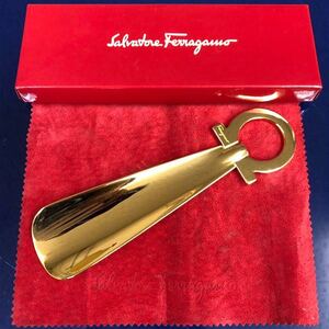 美品【フェラガモ】本物 Ferragamo 靴べら ガンチーニ 靴ベラ 靴用品 持ち運び 金属素材 メンズ レディース イタリア製 箱付き 送料520円