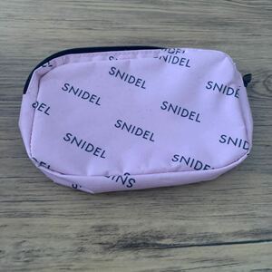 snidel。ロゴ総柄ポーチ。