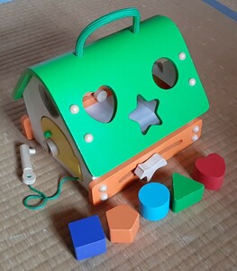 遊びのおうち　型はめブロック　知育玩具　鍵　積み木　スライド　木のぬくもり