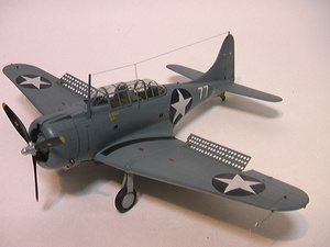 ハセガワ1/48　SBD-4　ドーントレスアメリカ海兵隊　第233海兵偵察爆撃飛行隊　所属機「77」ガダルカナル1943年春の完成品です。