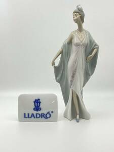 *＊ LLADRO リャドロ ＊* SOPHISTICATE Figurine No. 5787 ソフィスティケート フィギュリン *L26