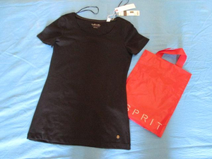 新品未使用　ESPRIT　エスプリ - レディース・Tシャツ ブラック・無地・小さなメタルバッチ付き