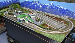 【SAZAN】鉄道ジオラマレイアウト複線※150x65cm 橋上駅舎のある街並み(Ｗクロスポイント&4線ヤード)同梱不可★T