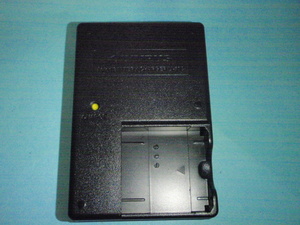 Olympus-50C-1　純正充電器　LI-50C(ACケーブル要)