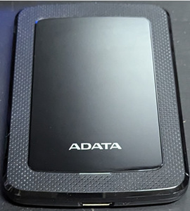 送料込・中古 通電時間：100h 2TB ADATA(A-DATA) 2.5インチ ポータブルHDD 厚さ10.3mm スリムタイプ USB3.0対応 黒 AHV300-2TU31-CBK 2A