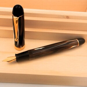 新春大放出☆モリソン 茶殻ブラウン セルロイド 高級万年筆 本物未使用 MORISON KIYOSHI KATO BROWN Fountain Pen. Hand Made in JAPAN NEW