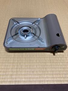 美品　カセットコンロ　クッキングファイヤー　GC-TH1　卓上コンロ　アウトドア　検）イワタニ