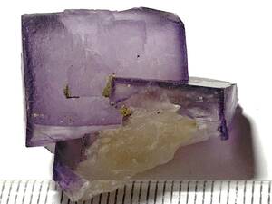 雲南省産紫蛍石・21・14g（中国産鉱物標本）