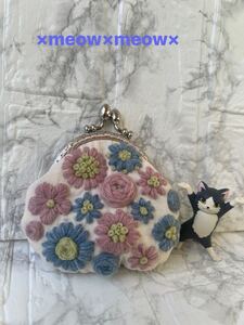 ×meow×meow×ハンドメイド　毛糸刺繍　手刺繍　花刺繍　がま口ポーチ　