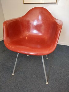 ハーマンミラー イームズ アームシェルチェア オリジナル ビンテージ レトロ チェア　オレンジ系カラー イス 椅子 中古品　おしゃれ