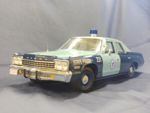 オートワールド 1/18 74年型 ダッジ モナコ ポリスパッケージ マサチューセッツ州警察 auto world Dodge Monaco Police Package 傷み有