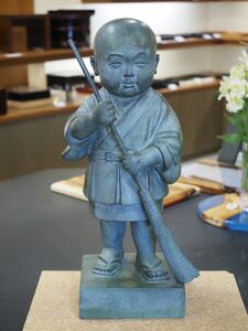 当社展示品 喜多敏勝 洗心童子（箒小僧）青銅像 ブロンズ 寺院用