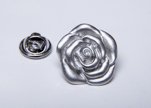 ★ピンバッジ バラ薔薇の花・・♬～　ラペルピン ONYX-ART LONDON LP661 LAPEL PIN ROSE　花びらは美しくシルバー臨場感があります