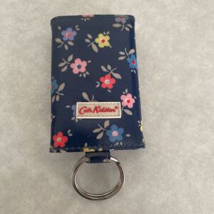 送料無料Cath KidstonキャスキッドソンKEY CASE二つ折キーホルダー5本分CK型押しカラビナ付PBコーティング防汚丈夫加工Navy(小難有)中古品