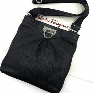 1円/極美品● フェラガモ Salvatore Ferragamo ショルダーバッグ ポシェット サコッシュ 斜め掛け ビジネス ガンチーニ 黒 ブラック レザー