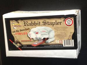 新品　モンティパイソン　キラーラビット　ホチキス　MONTY PYTHON AND THE HOLY GRAIL　Killer Rabbit Stapler　殺人ウサギ　兎　送料無料