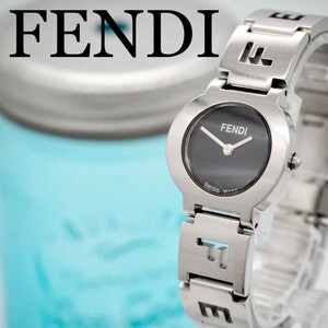 710 FENDI フェンディ時計　レディース腕時計　ブラック　ロゴ文字バンド