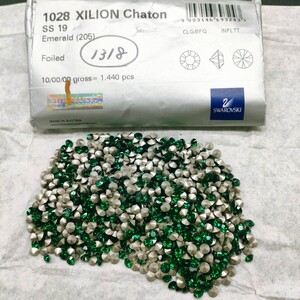 ☆ほぼ未使用 SWAROVSKI スワロフスキー ヴィンテージ ルース 約1300個 1028 19SS 10gross Emerald 205 エメラルド 裸石 R-108