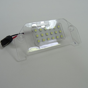 激白光 ! 交換式 ! クライスラー LED ナンバー灯 300 300C 300Cツーリング LX35 LX57 3.5 5.7HEMI SRT8