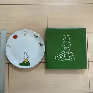 キャラクターグッズ　☆　食器用品　廃番貴重　非売品　懐かしい　プレート・お皿　緑　miffy　ミッフィー×ローソン　コラボ　未使用