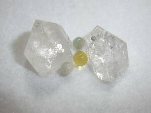 アポフィラト魚眼石apophylite結晶原石 32.45ct 天然石!劈開性くっきり!　7　ルースと丸玉クォーツ系等セット色々まとめて同梱可能 765-1