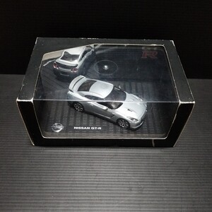 ● 日産 モデルカーコレクション「1/43 GT-R(R35 SILVER)」NISSAAN MODEL CAR COLLECTION　ミニカー　GTR　シルバー系　スカイライン