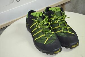 イノヴェイト　inov-8　スニーカー　シューズ　靴　US9.5 D3793