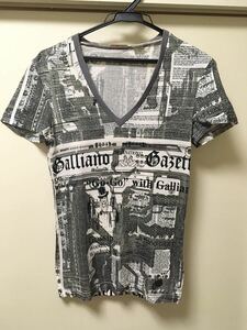 ジョンガリアーノ　ニュースペーパー　VネックTシャツ　グレー　XS johngalliano newspaper gray