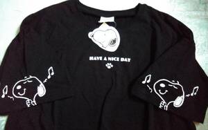 ☆レディース☆PEANUTS ☆可愛い！HAVEANICEDAY ☆お袖にルンルン♪スヌーピー入りの黒色半袖Tシャツです(o^―^o)大きいサイズ4L☆新品☆