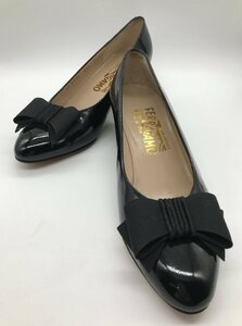 ■【YS-1】 サルヴァトーレ・フェラガモ Salvatore Ferragamo パンプス ■ 22,5cm 5ハーフB 黒系 エナメル ■ 訳アリ 【同梱可能商品】K■