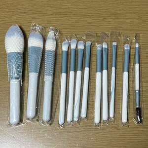 【新品・未使用】メイクブラシ12本セット（ホワイト&ブルー）