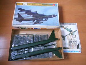 タミヤ　1/100 B-52D