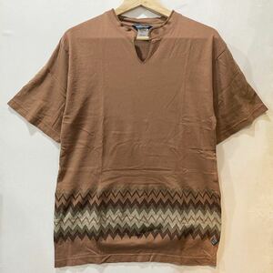 メール便可能! 美品! WOOLRICH (ウールリッチ) キーネック ネイティブ Tシャツ (M) BROWN | Men メンズ ブラウン 茶系