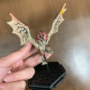 即決　リオレウス モノブロス亜種 スタンダードフィギュア モンスターハンター モンハン スタンダードモデル カプコンフィギュアビルダー