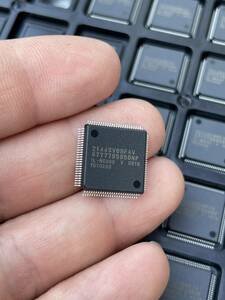 K60。RENESAS IC (14個)。新品同様。未使用.