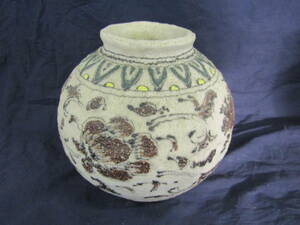 花瓶　壺　石陶唐獅子牡丹（Ｄ212）