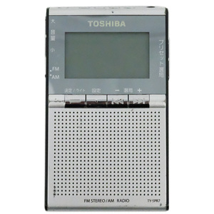 【中古】【ゆうパケット対応】TOSHIBA FM/AMラジオ TY-SPR7(S) 本体のみ 電池カバーなし [管理:1150029892]