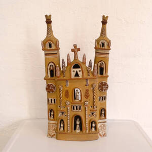 ★Vintage Peruvian folk art pottery big church