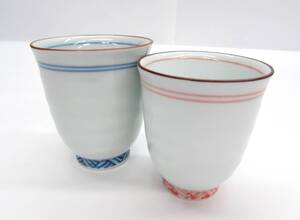 美品 有田焼 伸山 夫婦湯呑み 夫婦湯飲み 湯呑茶碗 湯飲茶碗 お茶呑茶碗 お茶飲茶碗 ペア 2客セット 茶器 和食器 陶磁器 高さ8.2㎝/9㎝