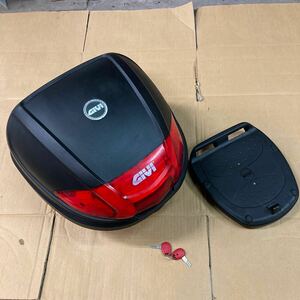  GIVI リアボックス トップケース モノロック 　アドレスＶ125　に付いていました。キー　2本付き。