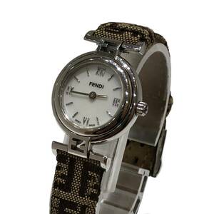 フェンディ QZ ホワイト文字盤 ローマン レディース腕時計 008-2700L-532