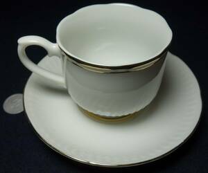 懐かしい昭和期（田中角栄時代）　CHINAJAPAN　ロマンス　金縁薔薇図　コーヒーカップ＆ソーサー　陶磁器研究