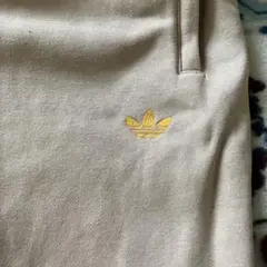 adidas ジョガーパンツ ベージュ