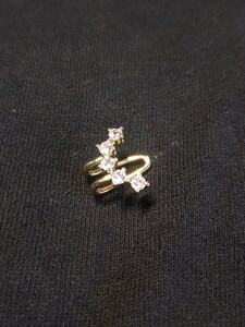 【新品】イヤークリップ　アクセサリー　片耳用　ゴールドカラー　イヤーカフ　イヤリング　金色　結婚式　大人　耳　ワンポイント　D1