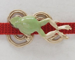 かえるの帯〆 G4600-27 送料無料 蛙の帯〆　数（SUU)ブランドのカエルの帯留め 三分紐.用に モダンな帯留め・立体感ある帯留め　
